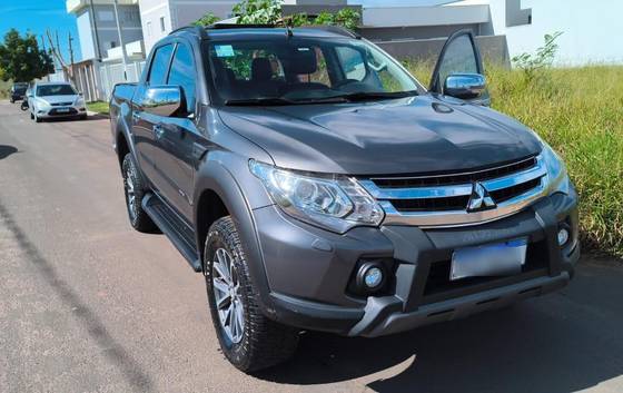 MITSUBISHI L200 TRITON 2.4 16V TURBO DIESEL OUTDOOR HPE-S CD 4X4 AUTOMÁTICO MITSUBISHI L200 TRITON 2.4 16V TURBO DIESEL OUTDOOR HPE-S CD 4X4 AUTOMÁTICO